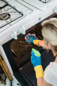how to clean an oven