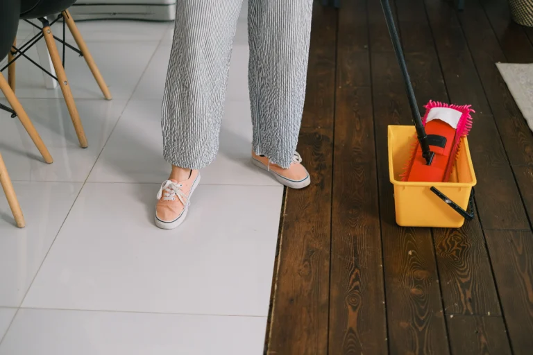 how to clean grout between floor tiles